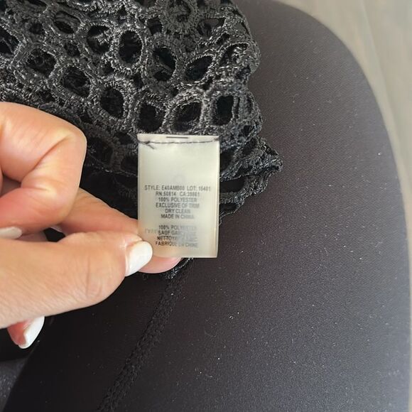 Elie Tahari Women’s Crochet Black Shortsleeved Shirt Size Medium - Picture 3 of 7